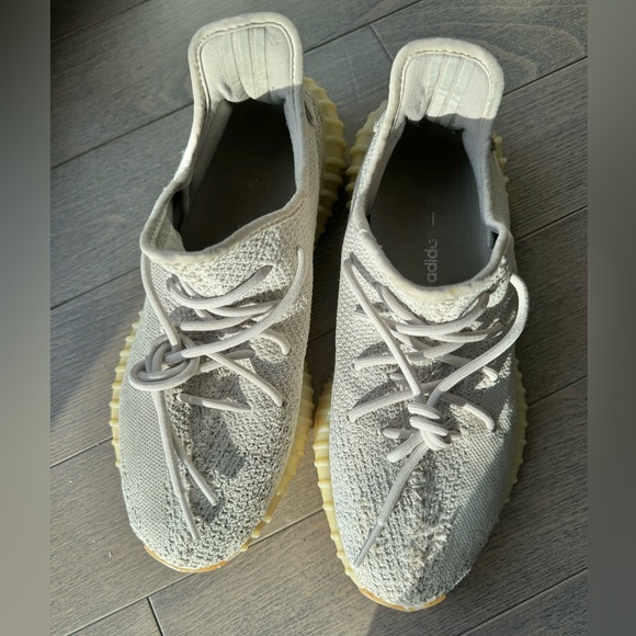Adidas Yeezy 350 v2 - Picture 3 of 5